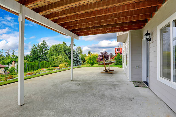 Covered walkout patio with concrete floor